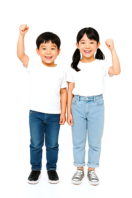 JPG 전신 편집이미지 여자 남자 어린이 포즈 미소 소녀 소년 두명 손들기 파이팅 주먹 의료성형뷰티 어린이만 편집실사 AI인물포토 AI콘텐츠 모션 표정 사람 CG 파일형식 AI포토