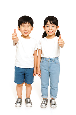 JPG 전신 편집이미지 여자 남자 어린이 포즈 미소 소녀 소년 두명 따봉 의료성형뷰티 어린이만 편집실사 AI인물포토 AI콘텐츠 표정 사람 최고 CG 파일형식 AI포토