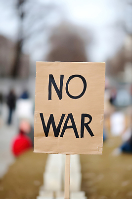 JPG 편집이미지 종이 사람없음 야외 팻말 전쟁 광장 반대 시위 투쟁 편집실사 AI포토 AI콘텐츠 프레임 CG 파일형식