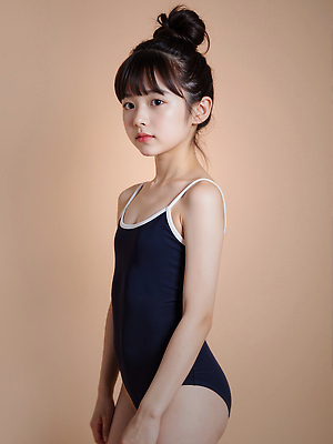 JPG 편집이미지 여자 수영복 어린이 한명 미소 소녀 여름 베이지색 의료성형뷰티 소녀한명만 편집실사 AI인물포토 AI콘텐츠 1 옷 계절 컬러 표정 사람 CG 여자한명만 소녀만 파일형식 AI포토