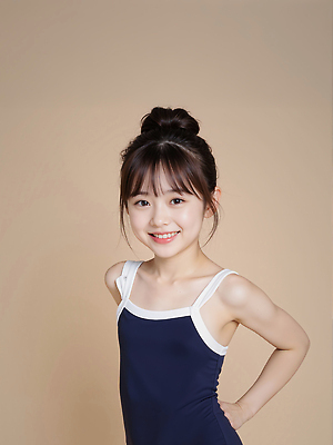 JPG 편집이미지 여자 수영복 어린이 한명 미소 소녀 여름 베이지색 의료성형뷰티 소녀한명만 편집실사 AI인물포토 AI콘텐츠 1 옷 계절 컬러 표정 사람 CG 여자한명만 소녀만 파일형식 AI포토