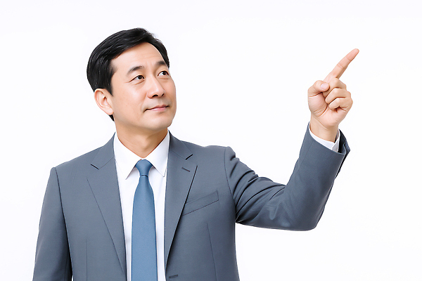 JPG 편집이미지 남자 중년 포즈 한명 미소 정장 상반신 가리킴 비즈니스맨 의료성형뷰티 중년남자한명만 편집실사 AI인물포토 AI콘텐츠 1 옷 비즈니스 표정 사람 손짓 성인 직장인 CG 남자한명만 중년남자만 파일형식 AI포토