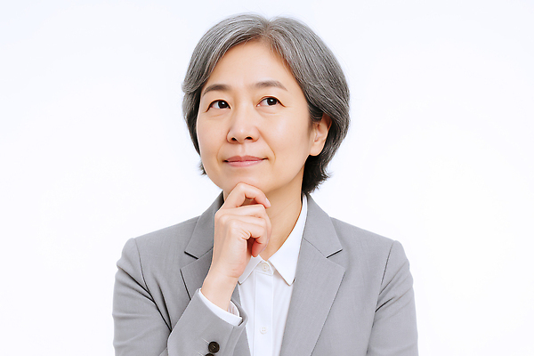 JPG 편집이미지 여자 중년 포즈 한명 미소 정장 상반신 비즈니스우먼 고민 의료성형뷰티 중년여자한명만 편집실사 AI인물포토 AI콘텐츠 1 옷 감정 비즈니스 표정 사람 성인 직장인 CG 여자한명만 중년여자만 파일형식 AI포토