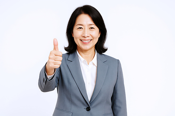 JPG 편집이미지 여자 중년 포즈 한명 미소 정장 상반신 비즈니스우먼 따봉 의료성형뷰티 중년여자한명만 편집실사 AI인물포토 AI콘텐츠 1 옷 비즈니스 표정 사람 성인 최고 직장인 CG 여자한명만 중년여자만 파일형식 AI포토