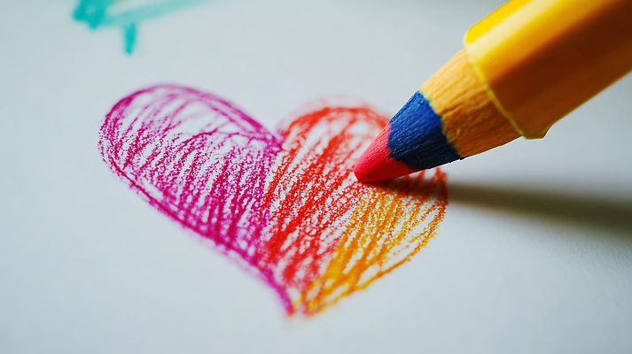 JPG 편집이미지 색연필 그림자 사람없음 하트 그리기 낙서 그림 편집실사 AI포토 AI콘텐츠 모양 모션 학용품 CG 파일형식