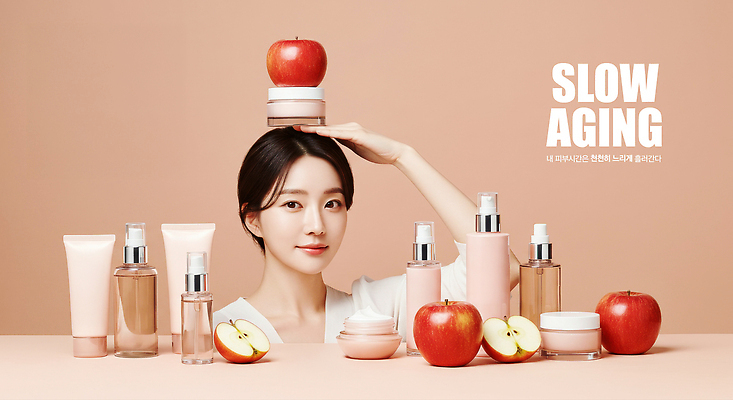 PSD 편집이미지 여자 단면 한명 미소 상반신 성인 손들기 쌓기 화장품 사과 살구색 수분크림 튜브용기 의료성형뷰티 성인여자한명만 세럼 이미지편집 슬로우에이징 1 컬러 과일 모션 표정 사람 뷰티 용기_그릇 여자한명만 성인여자만 파일형식