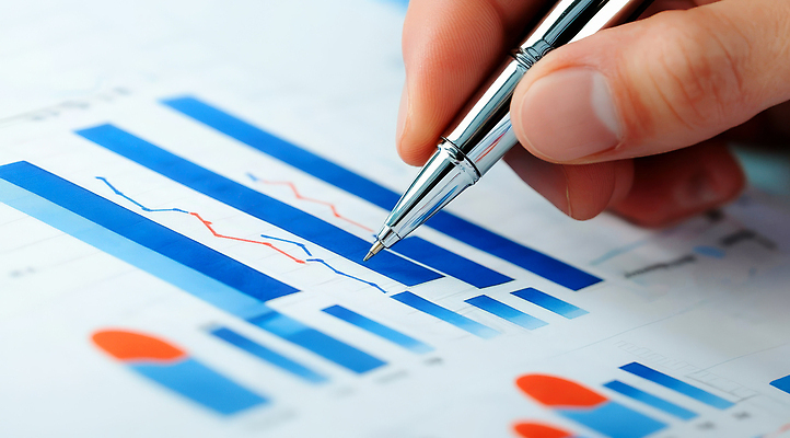 JPG 편집이미지 손 비즈니스 그래프 신체부위 펜 기록 잡기 보고서 문서 편집실사 AI인물포토 AI콘텐츠 모션 사람 필기구 CG 파일형식 AI포토