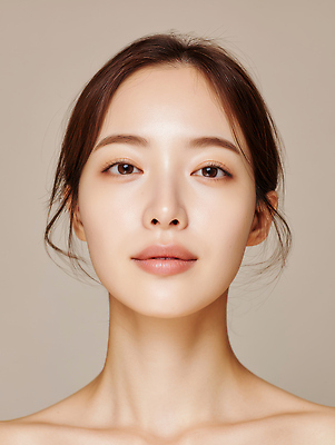 JPG 모델 편집이미지 여자 얼굴 한명 미소 성인 화장 화장품 편안함 피부 성형외과 의료성형뷰티 성인여자한명만 편집실사 AI인물포토 AI콘텐츠 1 표정 병원 사람 신체부위 뷰티 감각 CG 여자한명만 성인여자만 파일형식 AI포토