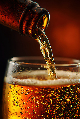 JPG 편집이미지 주류 사람없음 분위기 붓기 수분 시원함 즐거움 맥주잔 맥주병 맥주거품 탄산 편집실사 AI포토 AI콘텐츠 감정 음료 컨셉 술잔 모션 술병 맥주 거품 CG 파일형식