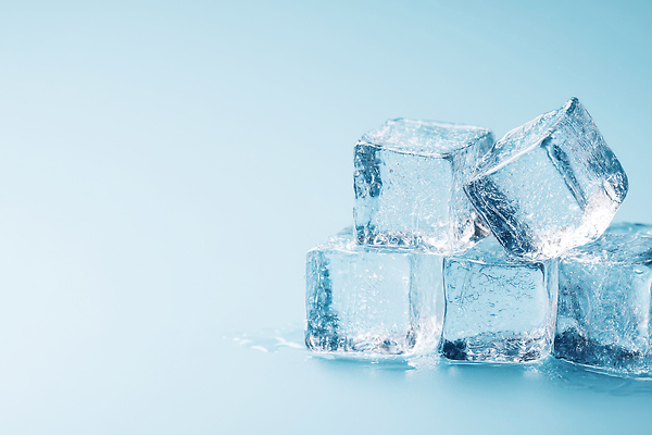 JPG 편집이미지 하늘색 사람없음 물 여름 쌓기 얼음 투명 차가움 시원함 편집실사 AI포토 AI콘텐츠 자연요소 계절 모션 파란색 CG 파일형식