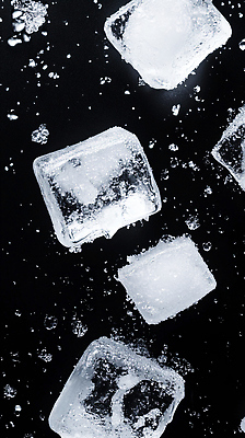 JPG 편집이미지 표면 사람없음 물 여름 얼음 검은색 물방울 투명 감각 떨어짐 차가움 더위 시원함 쏟아짐 효과 편집실사 AI포토 AI콘텐츠 자연요소 계절 컬러 컨셉 모션 날씨 CG 파일형식