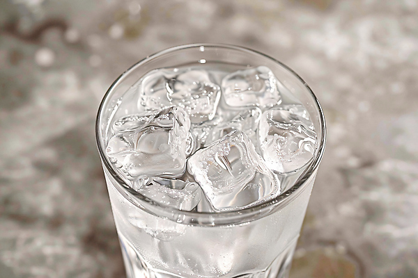 JPG 편집이미지 잔 사람없음 물 여름 얼음 투명 차가움 더위 시원함 갈증 물컵 편집실사 AI포토 AI콘텐츠 자연요소 식기 계절 날씨 컵 CG 파일형식