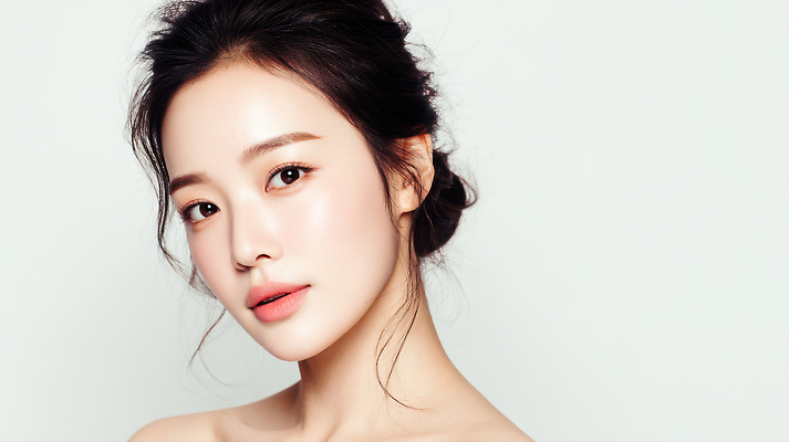 JPG 모델 편집이미지 여자 얼굴 한명 미소 성인 뷰티 매력적 우아함 피부 뷰티풀 청순 의료성형뷰티 성인여자한명만 편집실사 AI인물포토 AI콘텐츠 1 컨셉 표정 사람 신체부위 CG 여자한명만 성인여자만 파일형식 AI포토