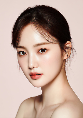 JPG 모델 편집이미지 여자 얼굴 한명 상반신 성인 뷰티 고급 피부 부드러움 광택 뷰티풀 의료성형뷰티 성인여자한명만 세련 편집실사 AI인물포토 AI콘텐츠 1 컨셉 사람 신체부위 감각 CG 여자한명만 성인여자만 파일형식 AI포토