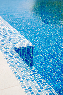 JPG 편집이미지 물결 휴식 수영장 풍경 사람없음 물 여름 햇빛 수영 고요 힐링 편집실사 AI포토 AI콘텐츠 자연요소 계절 컨셉 태양 수상스포츠 CG 파일형식