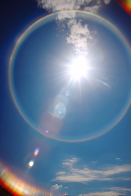 JPG 구름 편집이미지 무지개 하늘 밝음 사람없음 파란색 빛 태양 보케 눈부심 스펙트럼 현상 편집실사 AI포토 AI콘텐츠 자연요소 컬러 CG 파일형식