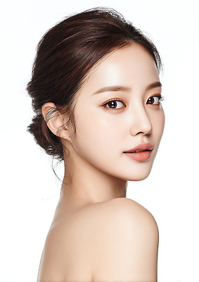 JPG 모델 편집이미지 여자 얼굴 한명 미소 상반신 성인 뷰티 우아함 피부 의료성형뷰티 성인여자한명만 편집실사 AI인물포토 AI콘텐츠 1 컨셉 표정 사람 신체부위 CG 여자한명만 성인여자만 파일형식 AI포토