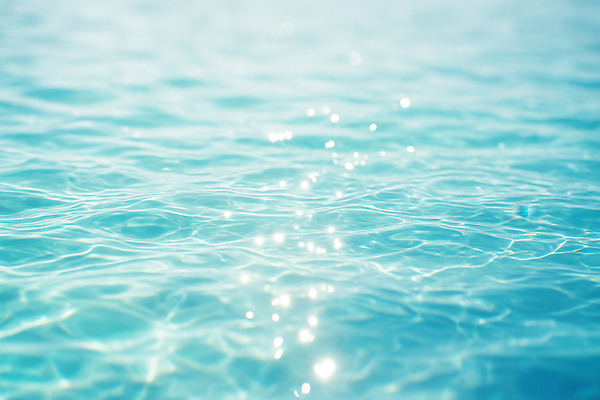 JPG 편집이미지 바다 하늘색 자연 휴식 풍경 사람없음 여름 빛 반짝임 햇빛 고요 수면 편안함 감성 잔물결 윤슬 청량 편집실사 AI포토 AI콘텐츠 계절 물결 컨셉 모션 물 파란색 태양 감각 CG 생태계 파일형식