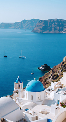 JPG 편집이미지 건축물 바다 섬 여행 자연 하늘 풍경 해변 그리스 산토리니 선박 편집실사 AI포토 AI콘텐츠 건축 유럽 수상교통 CG 생태계 파일형식
