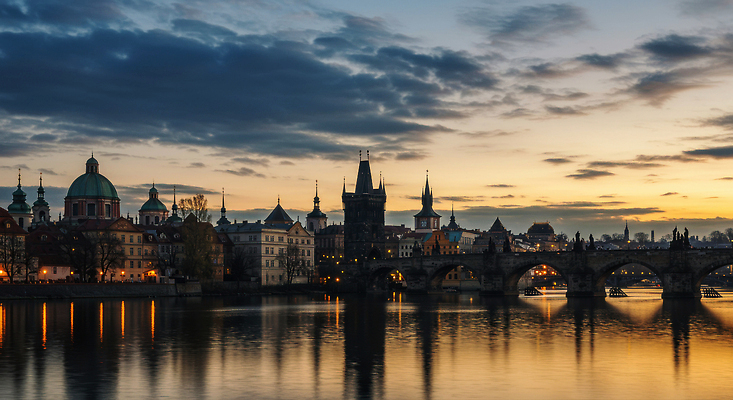 JPG 구름 편집이미지 건축물 유럽 여행 하늘 조명 풍경 반사 평화 도시 시세 역사 저녁 프라하 가교 편집실사 AI포토 AI콘텐츠 자연요소 건축 나라 컨셉 금융 야간 CG 체코 파일형식