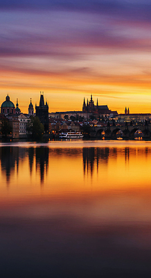 JPG 편집이미지 실루엣 여행 오렌지 하늘 풍경 건물 강 반사 보라색 일몰 도시 강가 프라하 뷰티풀 편집실사 AI포토 AI콘텐츠 건축물 컬러 과일 촬영기법 노을 CG 체코 파일형식