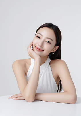 JPG 모델 편집이미지 옷 패션 감정 얼굴 포즈 미소 청춘 화장 유행 사진촬영 흰색 뷰티풀 의료성형뷰티 스타일 편집실사 AI인물포토 AI콘텐츠 컬러 컨셉 표정 신체부위 뷰티 촬영 CG 파일형식 AI포토