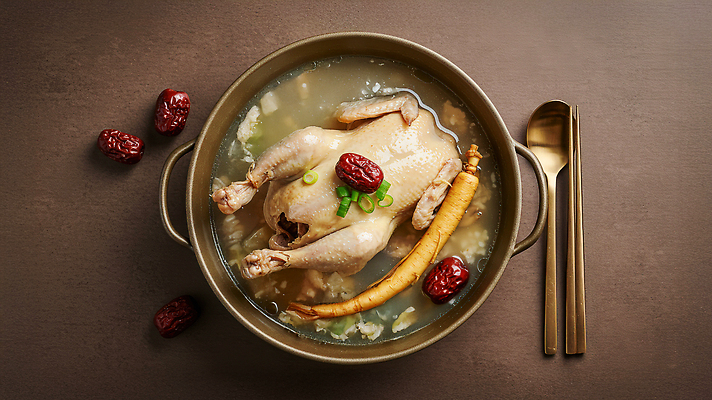 JPG 편집이미지 한식 여름음식 건강 사람없음 닭고기 전통음식 인삼 대추 보양식 레시피 국물 삼계탕 편집실사 AI포토 AI콘텐츠 전통 음식 육류 삼 CG 몸보신 파일형식 여름_계절