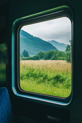 JPG 구름 편집이미지 여행 창문 자연 하늘 아침 휴식 산 한국 풍경 초원 파란색 기차 조용 편집실사 AI포토 AI콘텐츠 주간 자연요소 아시아 육상교통 컬러 컨셉 대중교통 CG 생태계 파일형식