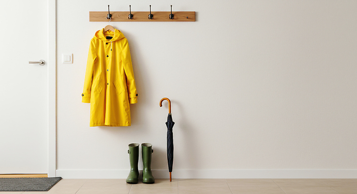 JPG 편집이미지 옷 우산 날씨 출입구 주택 실내 장화 생활 초록색 노란색 오브젝트 현관문 준비 우비 걸이 편집실사 AI포토 AI콘텐츠 컬러 신발 내부 건물 문 CG 파일형식