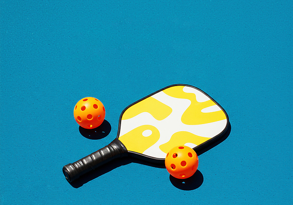 JPG 편집이미지 디자인 스포츠 패턴 공 모션 취미 여름 운동 노란색 장비 게임 도구 준비 패들 편집실사 피클볼 AI포토 AI콘텐츠 계절 컬러 무늬 놀이 건강 구기 CG 노_배의노 파일형식