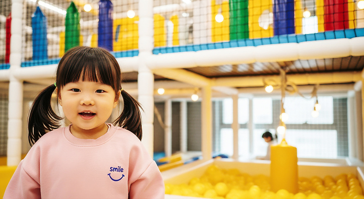 JPG 편집이미지 행복 어린이 컬러 가족 모션 놀이 표정 웃음 안전 친구 놀이기구 즐거움 의료성형뷰티 편집실사 AI인물포토 AI콘텐츠 감정 관계 사람 CG 파일형식 AI포토