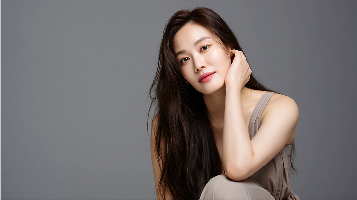 JPG 모델 편집이미지 여유 포즈 백그라운드 머리 매력적 회색 표현 우아함 뷰티풀 자태 의료성형뷰티 스타일 편집실사 AI인물포토 AI콘텐츠 감정 컬러 컨셉 신체부위 CG 파일형식 AI포토