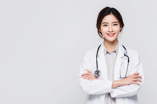 JPG 편집이미지 직업 여자 의학 건강 미소 치료 환자 의사 상담 소통 의료성형뷰티 편집실사 AI인물포토 AI콘텐츠 컨셉 표정 사람 의료진 CG 파일형식 AI포토