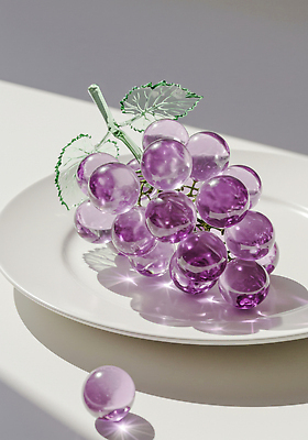 JPG 편집이미지 식기 접시 디자인 과일 유리 포도 장식 빛 햇빛 투명 구슬 질감 광택 뷰티풀 세련 편집실사 AI컴퓨터그래픽 AI콘텐츠 재질 태양 CG 파일형식