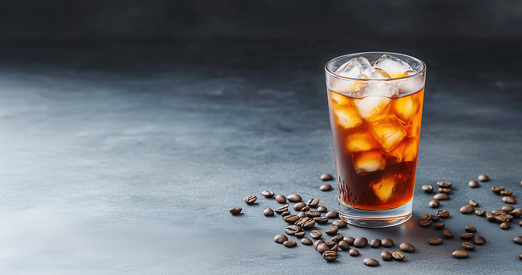 JPG 편집이미지 커피 음료 탁자 디저트 잔 일상 여름 카페 원두 차가움 커피잔 부드러움 아이스커피 카페인 편집실사 AI포토 AI콘텐츠 식기 계절 음식 가구 라이프 상점 감각 CG 파일형식