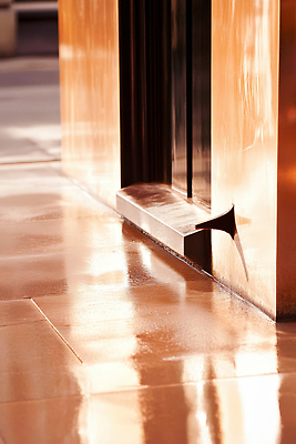 JPG 편집이미지 디자인 벽 재료 바닥 건물 빛 반사 금속 공간 도시 고급 엘리베이터 모던 구역 스타일 편집실사 AI포토 AI콘텐츠 건축물 컨셉 재질 CG 파일형식