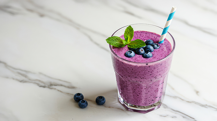 JPG 편집이미지 음료 과일 재료 탁자 디저트 요리 신선 아침식사 민트 블루베리 고칼로리 스무디 편집실사 AI포토 AI콘텐츠 음식 가구 식사 허브 CG 칼로리 파일형식