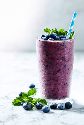 JPG 편집이미지 음료 과일 디저트 건강 컵 여름 얼음 민트 블루베리 상큼 스무디 홈메이드 블루베리스무디 편집실사 AI포토 AI콘텐츠 자연요소 식기 계절 음식 허브 CG 만들기 파일형식