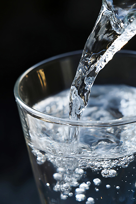 JPG 편집이미지 그릇 음료 자연 잔 일상 물 거품 물방울 수분 갈증 샷 편집실사 AI포토 AI콘텐츠 자연요소 식기 자세 라이프 CG 생태계 파일형식