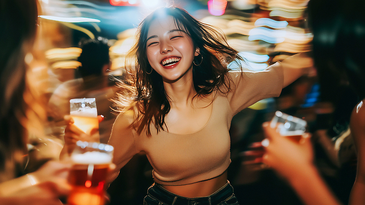 JPG 편집이미지 음료 음악 맥주 웃음 친구 파티 춤 분위기 즐거움 클럽 소셜 회식 의료성형뷰티 편집실사 AI인물포토 AI콘텐츠 감정 컨셉 관계 문화예술 주류 표정 이벤트 식사 CG 파일형식 AI포토