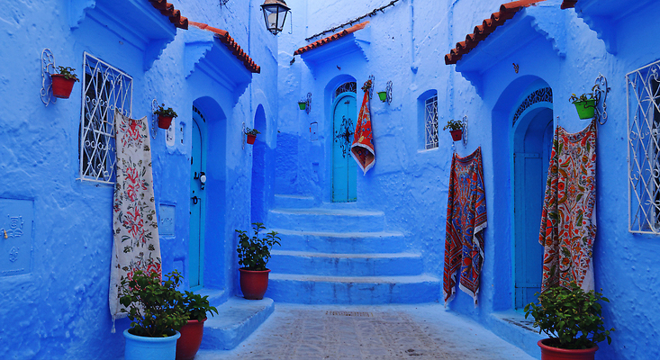 JPG 편집이미지 전통 화분 문화 길 여행 풍경 건물 관광지 햇빛 도시 골목길 모로코 뷰티풀 편집실사 AI포토 AI콘텐츠 건축물 아프리카 태양 CG 파일형식