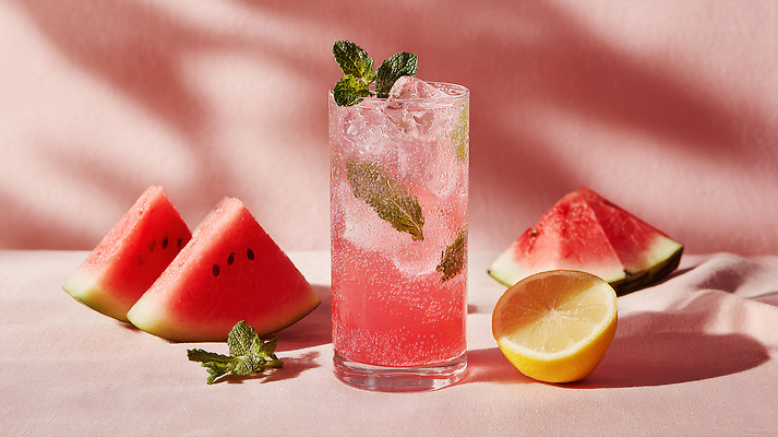 JPG 편집이미지 음료 과일 재료 탁자 디저트 수박 여름 맛 과일주스 시원함 레몬 민트 조화 편집실사 AI포토 AI콘텐츠 계절 음식 가구 컨셉 주스 허브 CG 파일형식