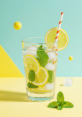 JPG 편집이미지 음료 컬러 백그라운드 잔 여름 얼음 차가움 레몬 민트 허브 상쾌 제빵 상큼 청량음료 편집실사 AI포토 AI콘텐츠 자연요소 식물 식기 계절 감정 과일 제과제빵 CG 파일형식