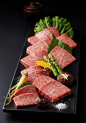 JPG 편집이미지 접시 채소 육류 스테이크 요리 식사 신선 고급 상추 바비큐 아스파라거스 고기요리 편집실사 AI포토 AI콘텐츠 식기 음식 컨셉 식재료 서양음식 CG 파일형식