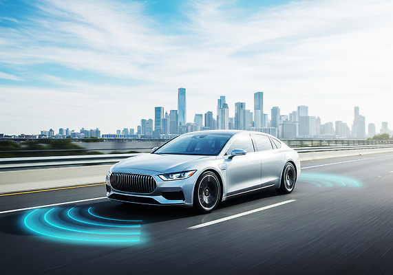 JPG 편집이미지 교통 이동 자동차 미래 기술 안전 건물 햇빛 도시 고속도로 속도 주행 자율주행 AI_인공지능 편집실사 AI컴퓨터그래픽 AI콘텐츠 건축물 도로 육상교통 컨셉 태양 운전 CG 파일형식 4차산업