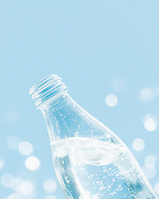 JPG 편집이미지 음료 백그라운드 자연 근접촬영 일상 물 여름 반짝임 깨끗함 투명 수분 물병 생수 편집실사 AI포토 AI콘텐츠 자연요소 계절 뷰포인트 컨셉 모션 라이프 물통 CG 생태계 파일형식