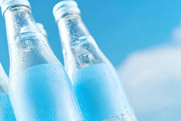 JPG 편집이미지 음료 자연 하늘 건강 물 여름 파란색 햇빛 소풍 등산 투명 수분 물병 편집실사 AI포토 AI콘텐츠 자연요소 계절 컬러 태양 야외활동 트래킹 물통 CG 생태계 파일형식