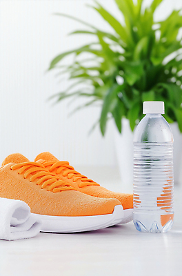 JPG 편집이미지 스포츠용품 스포츠 운동화 다이어트 건강 운동 헬스 주황색 장비 물병 연습 편집실사 AI포토 AI콘텐츠 컬러 신발 물통 CG 오브젝트 파일형식