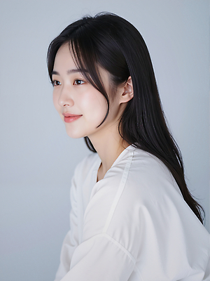 JPG 편집이미지 옷 여자 감정 조명 표정 미소 사람 옆모습 화장 머리카락 편안함 뷰티풀 의료성형뷰티 스타일 편집실사 AI인물포토 AI콘텐츠 뷰포인트 뷰티 머리 감각 CG 파일형식 AI포토