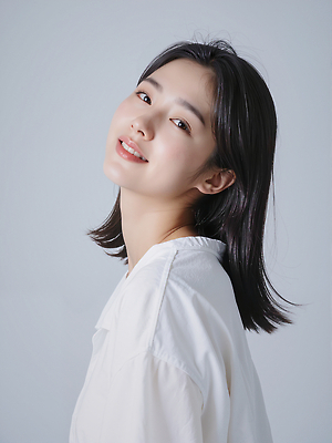 JPG 편집이미지 여자 스튜디오 조명 미소 화장 머리 촬영 편안함 피부 뷰티풀 의료성형뷰티 스타일 편집실사 AI인물포토 AI콘텐츠 표정 사람 신체부위 뷰티 감각 CG 파일형식 AI포토